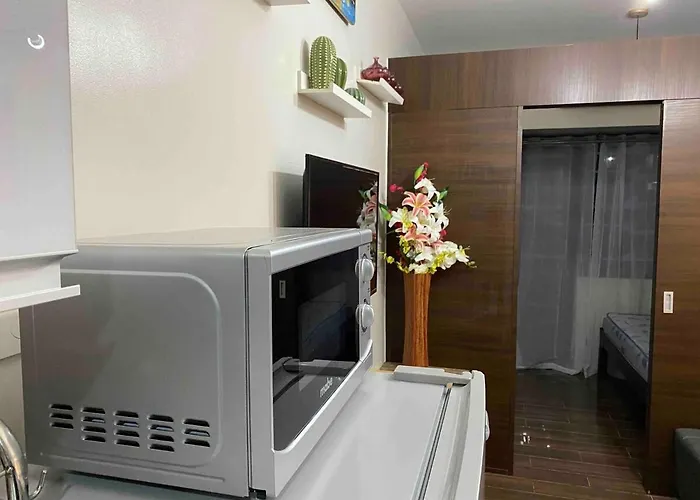 Апартаменты Cosmo Nest Air Skyline One Br Makati 2270 Gym Swim Park 300 Mbps Манила
